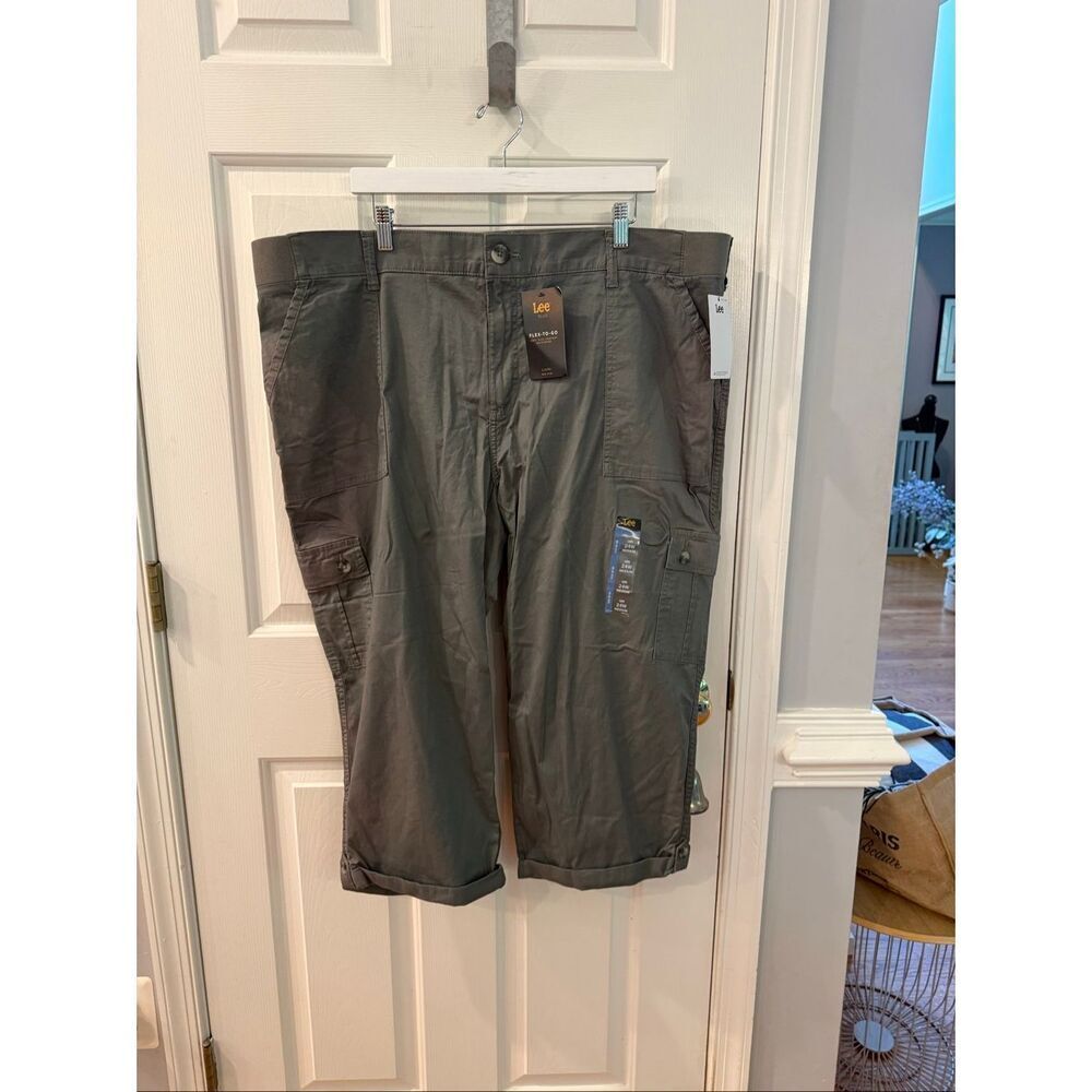 Lee Flex To Go Fort Green Cargo Capri Pants sz 24W NWT